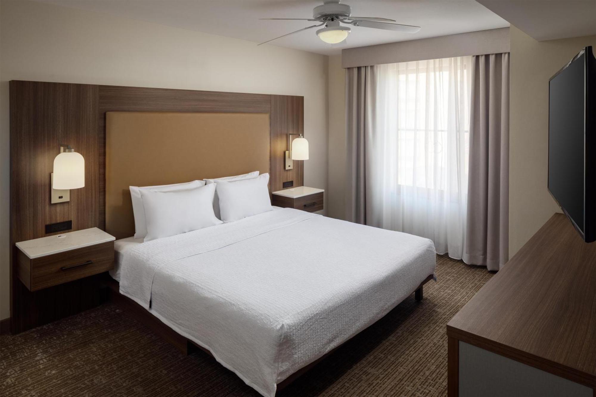 Two Bedroom Suite with One King and Two Queen Beds - Non-Smoking,1756512429:JPEG